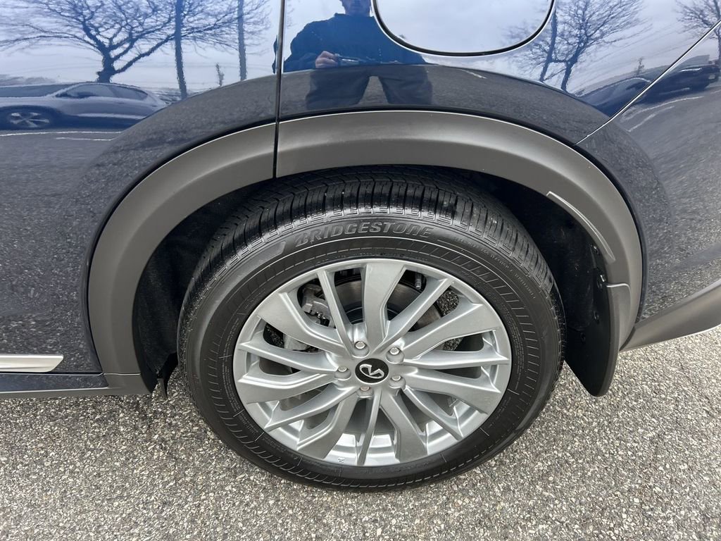 Certified 2025 INFINITI QX50 Luxe w/ Accent Package image 11