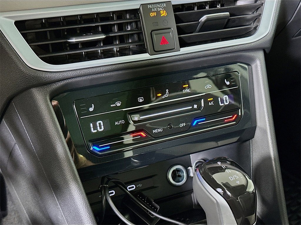 New 2025 Volkswagen Taos SE image 14