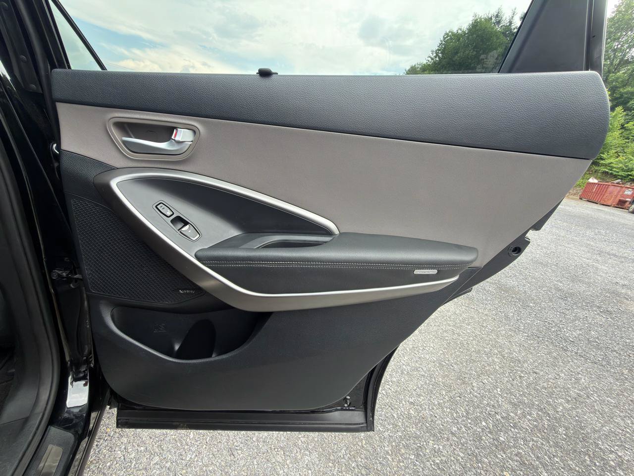 Used 2017 Hyundai Santa Fe Limited FWD image 35
