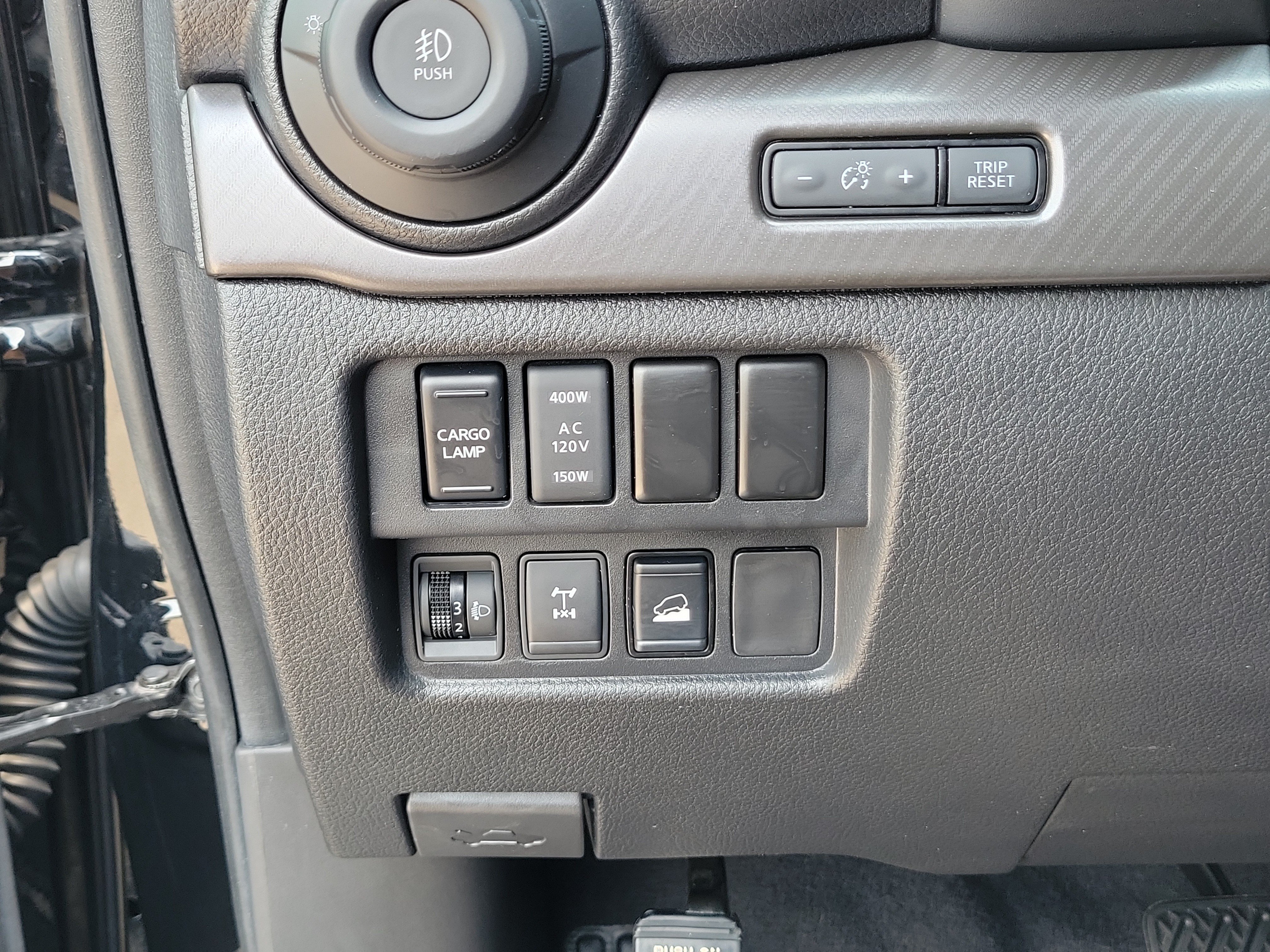 Used 2022 Nissan Titan PRO-4X w/ Pro-4x Convenience Package AWD/4WD image 20