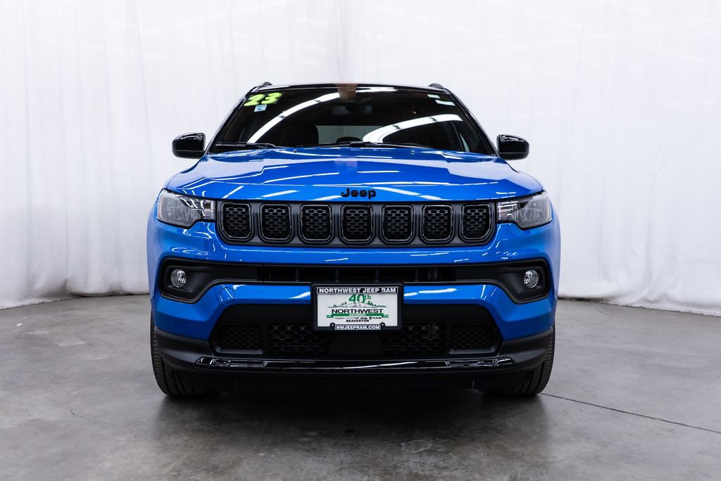 Used 2023 Jeep Compass Latitude AWD/4WD image 2