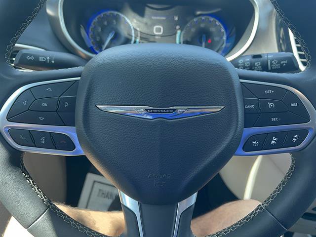 Used 2024 Chrysler Pacifica Touring-L FWD image 22