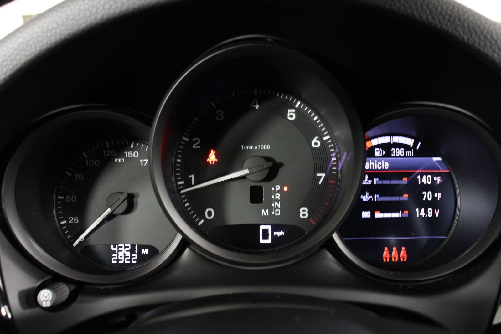 Certified 2025 Porsche Macan image 16