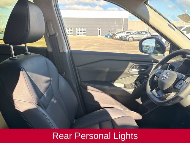 Used 2025 Nissan Rogue SL w/ Tech Package image 16