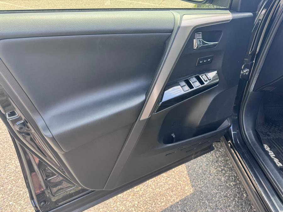 Used 2017 Toyota RAV4 Limited image 12