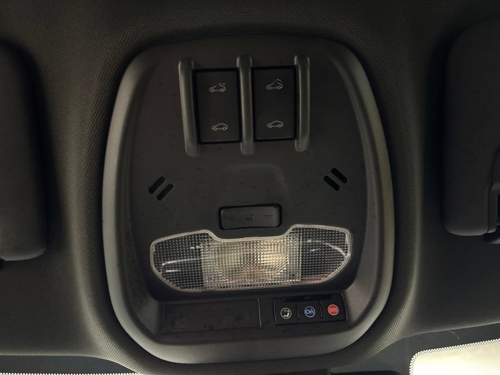 Used 2024 Chevrolet Trax RS w/ Sunroof Package FWD image 27