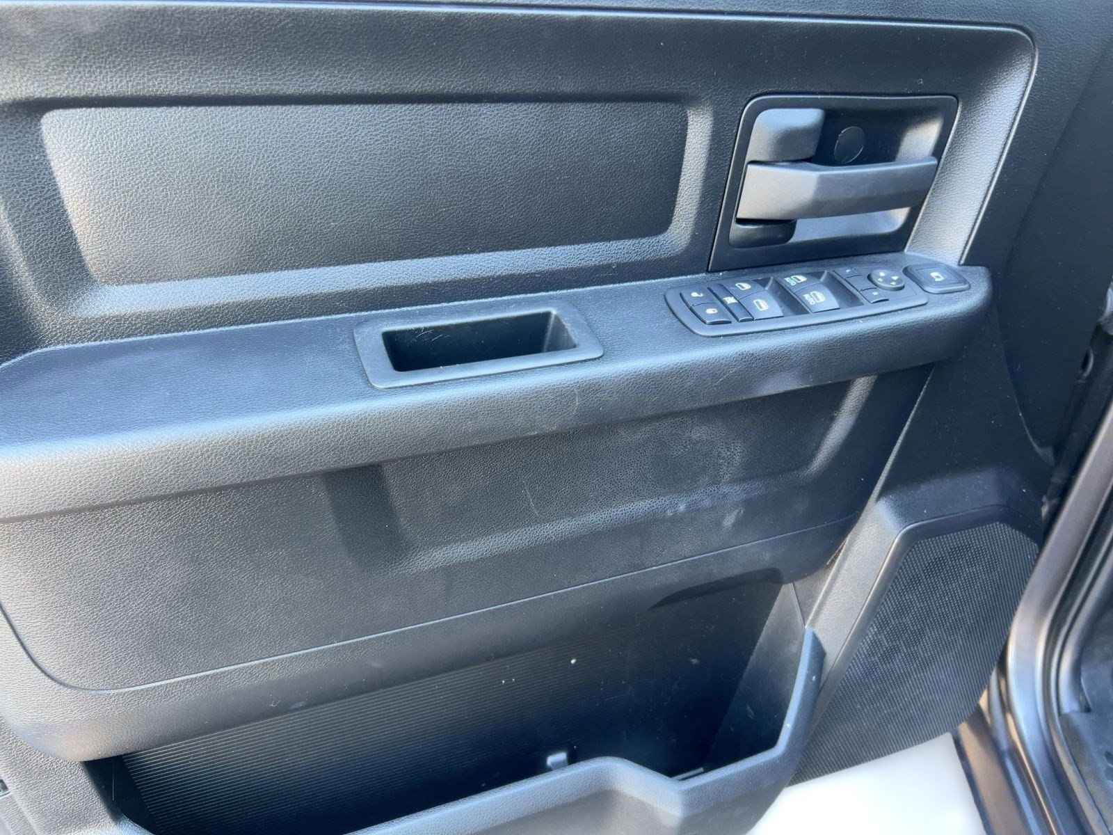 Used 2024 RAM 3500 Tradesman w/ Chrome Appearance Group image 12