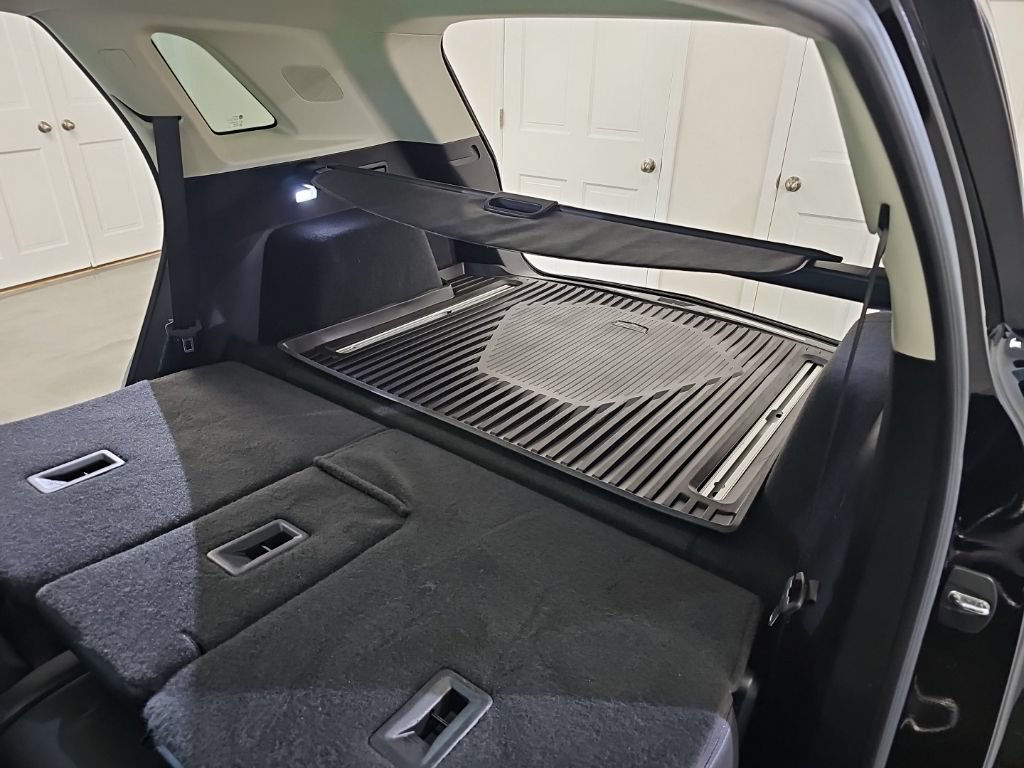 Used 2018 Cadillac XT5 Luxury w/ Driver Awareness Package AWD/4WD image 18