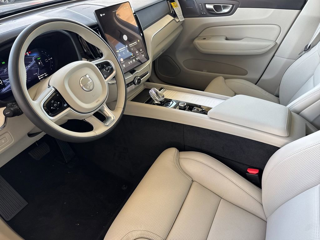 New 2026 Volvo XC60 T8 Ultra w/ Climate Package PRO image 9