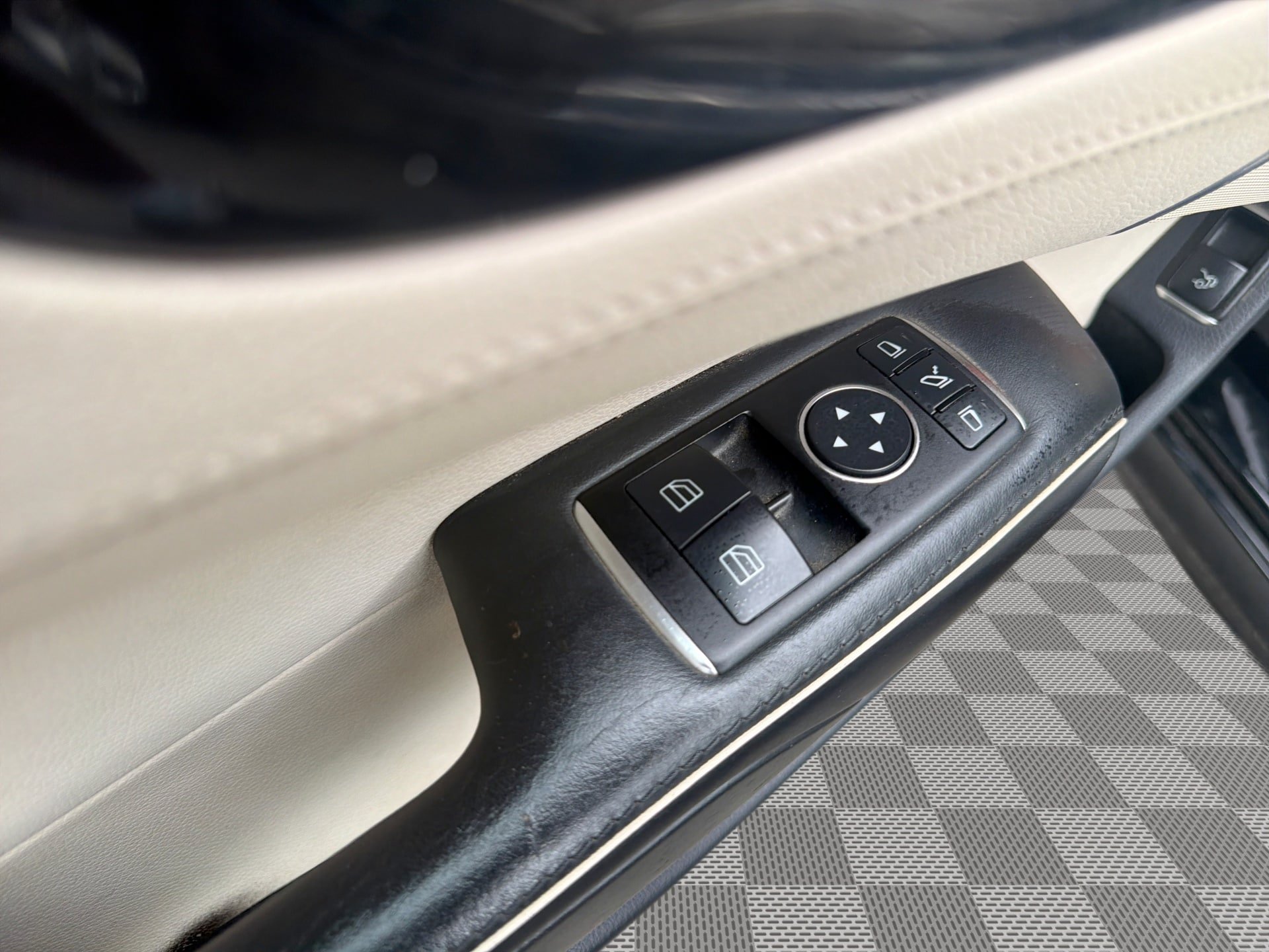 Used 2013 Mercedes-Benz SL 550 w/ Premium Pkg image 15