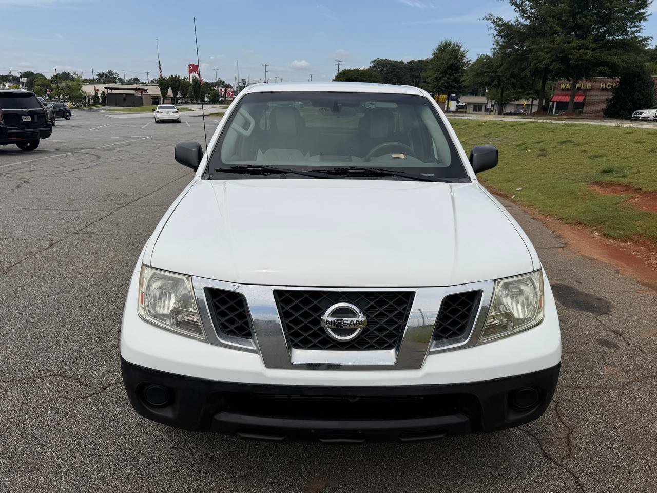 Used 2018 Nissan Frontier S RWD image 2