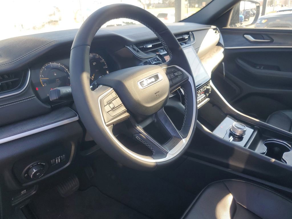 Used 2024 Jeep Grand Cherokee L Limited w/ Luxury Tech Group II image 17