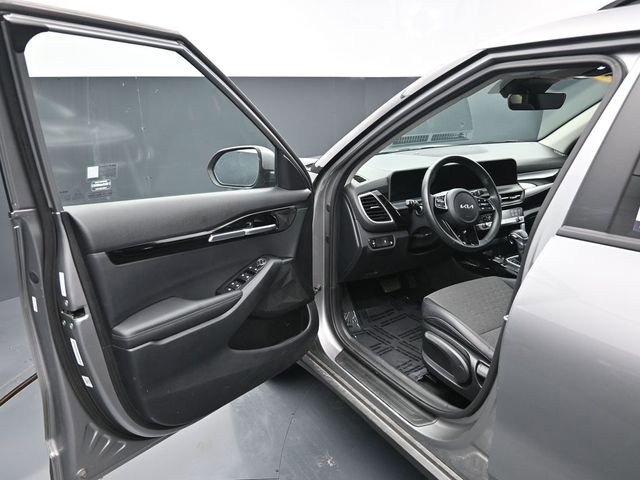 Used 2025 Kia Seltos S image 12