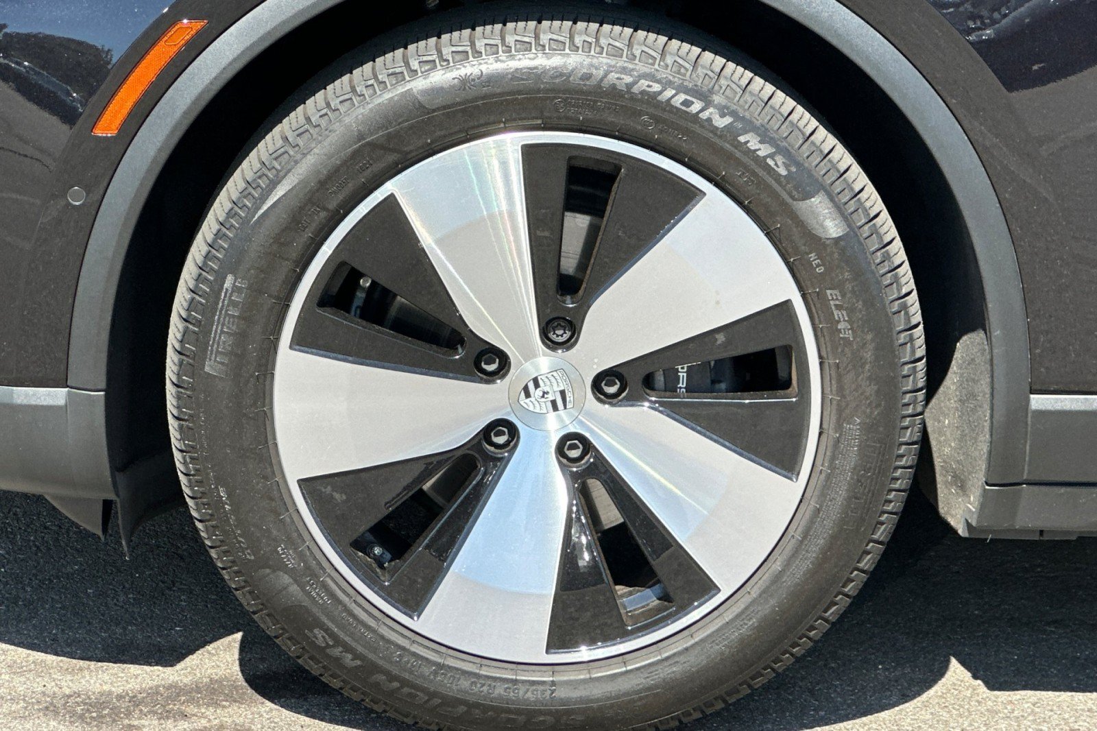 Certified 2024 Porsche Macan 4 Electric AWD/4WD image 27
