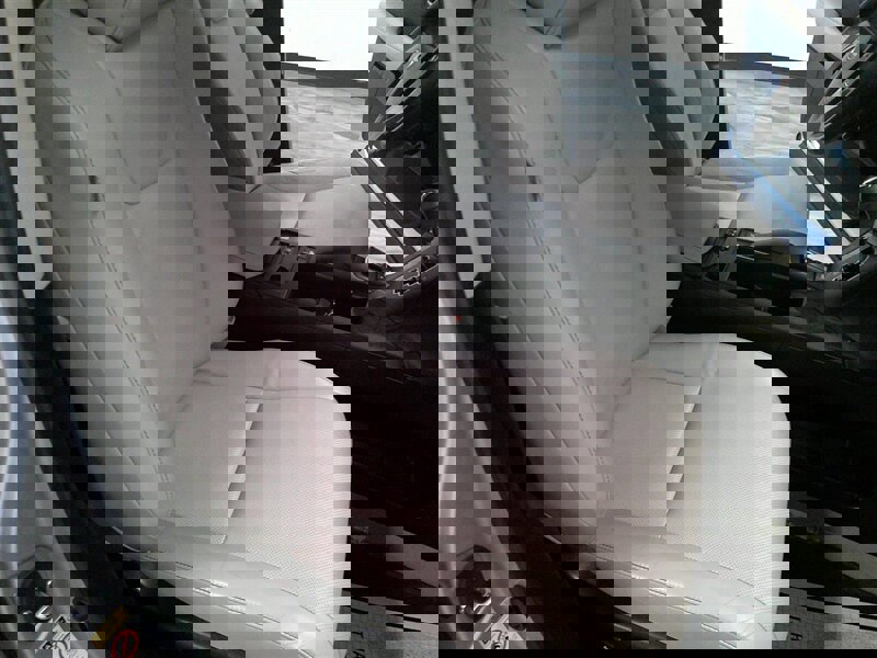 Used 2015 Lexus RX 450h AWD image 34