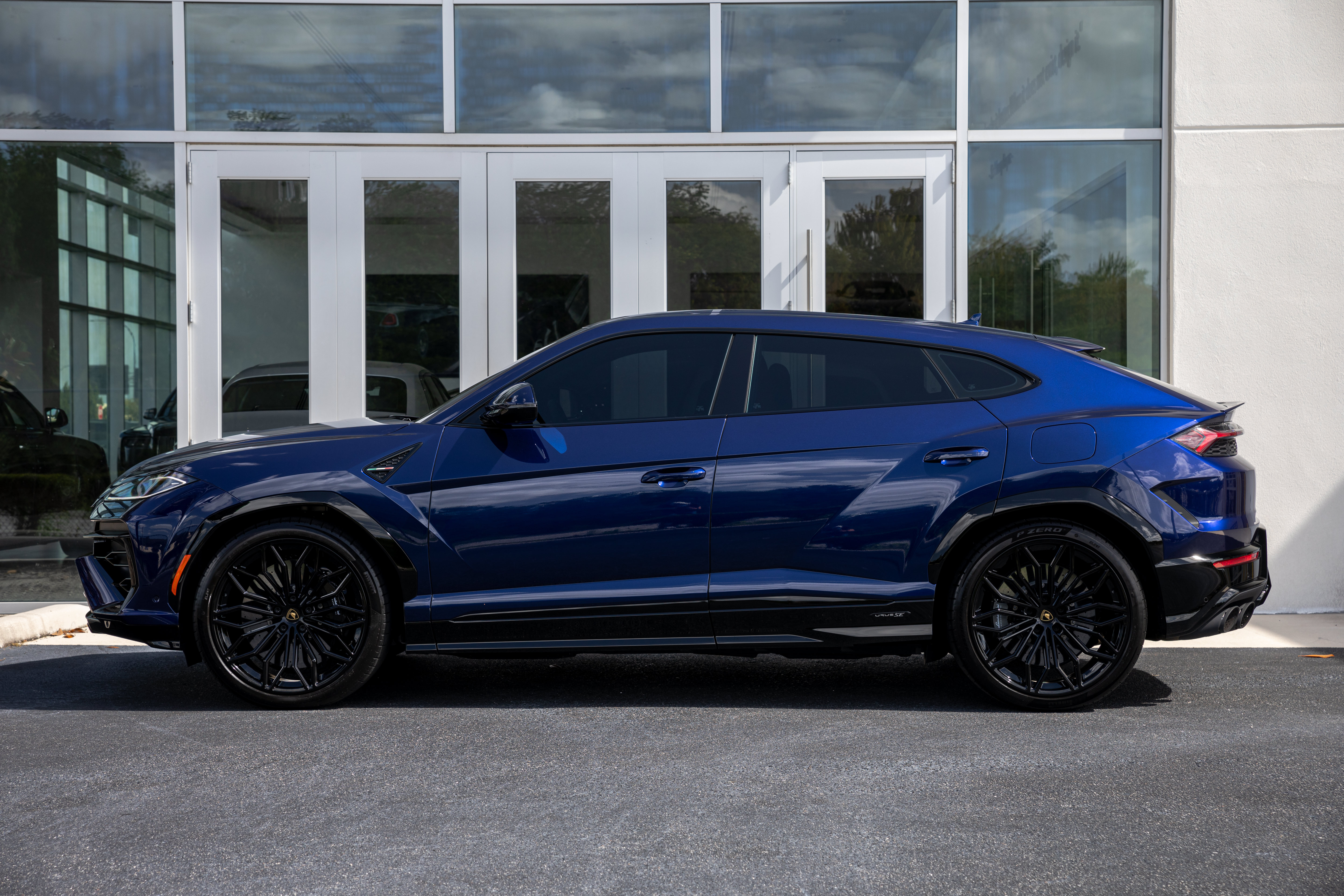 Used 2025 Lamborghini Urus Performante AWD/4WD image 7