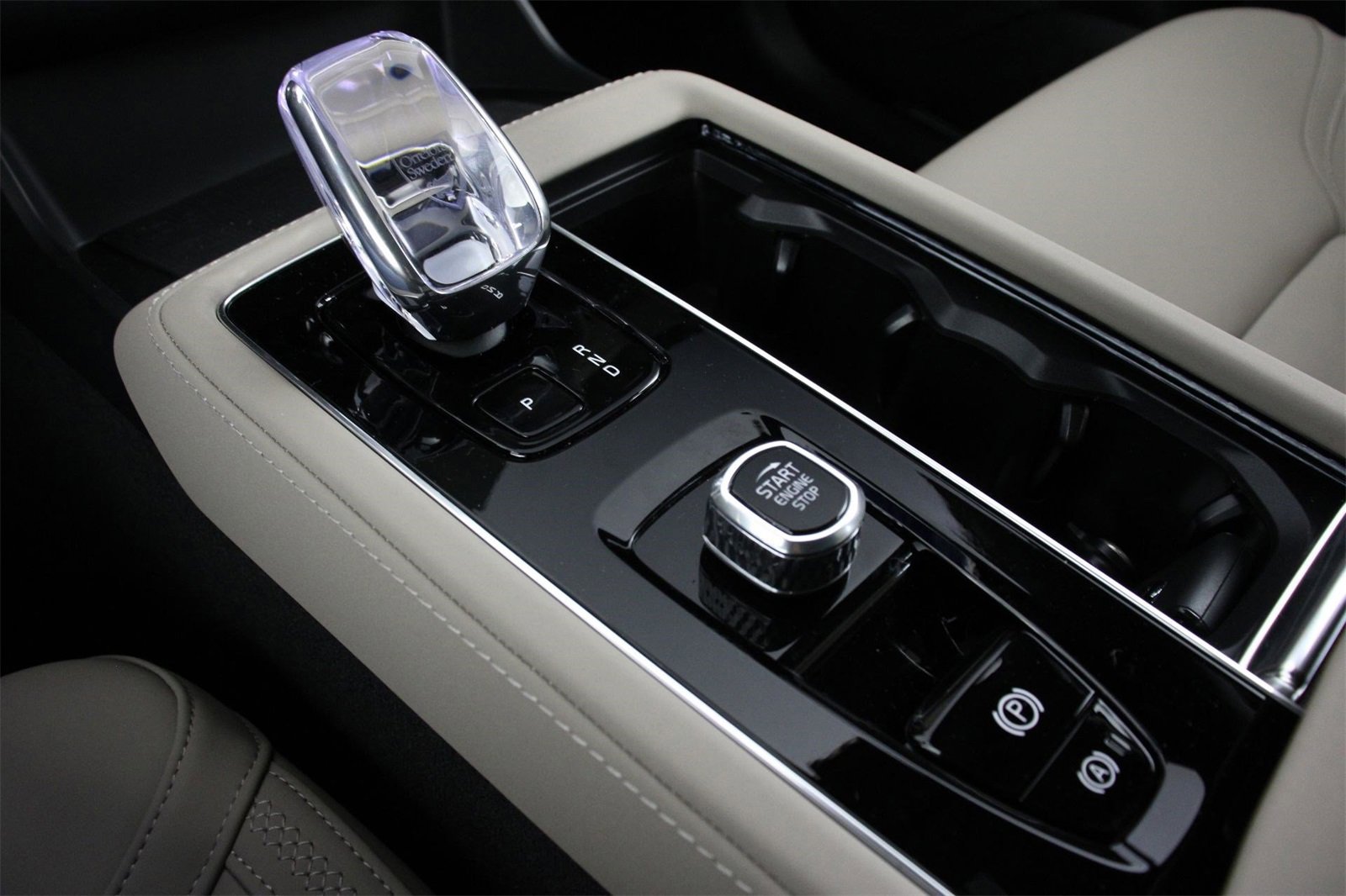 New 2026 Volvo XC90 B6 Plus w/ Protection Package Premier image 7