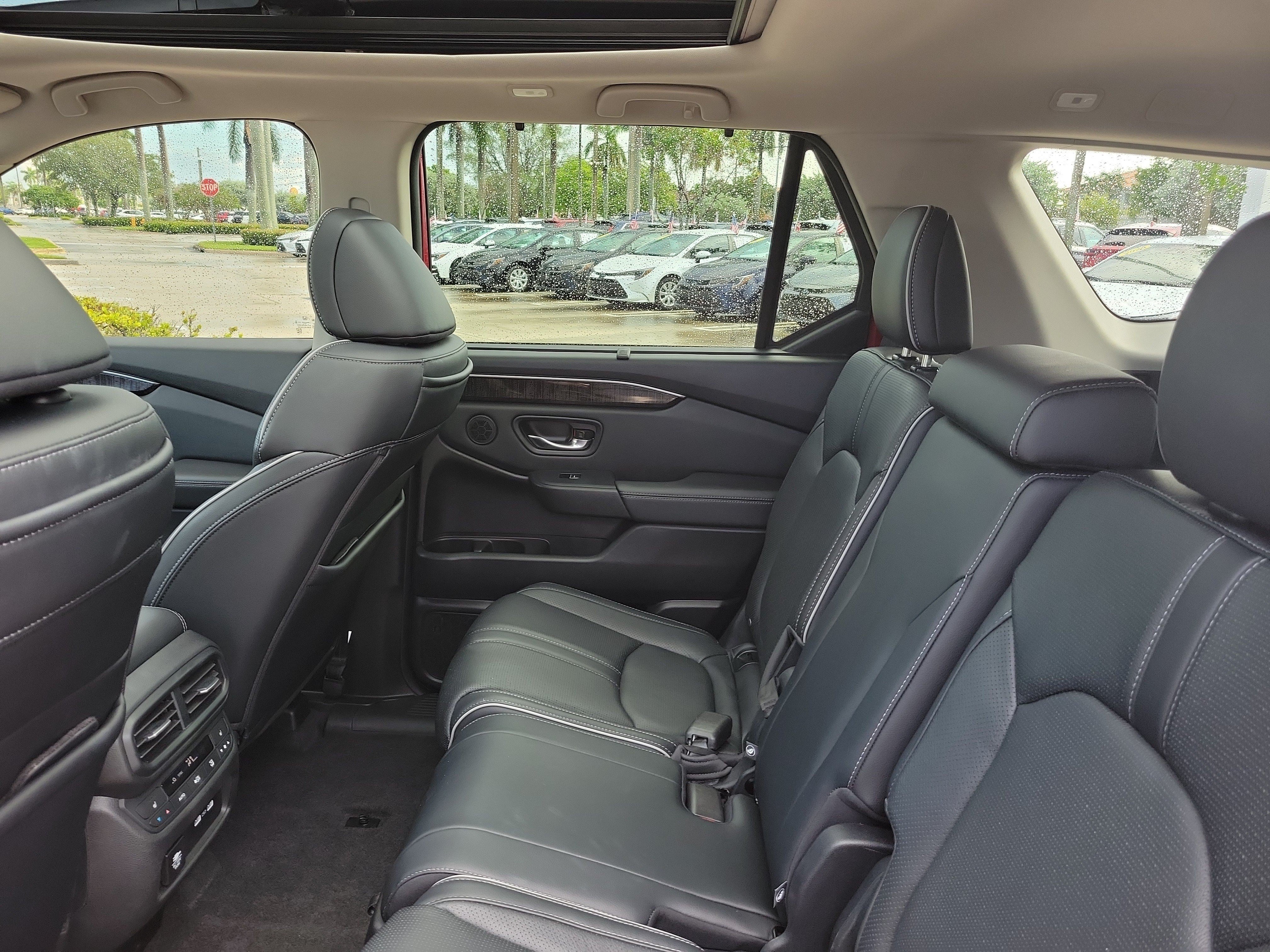 Used 2023 Honda Pilot Elite image 17