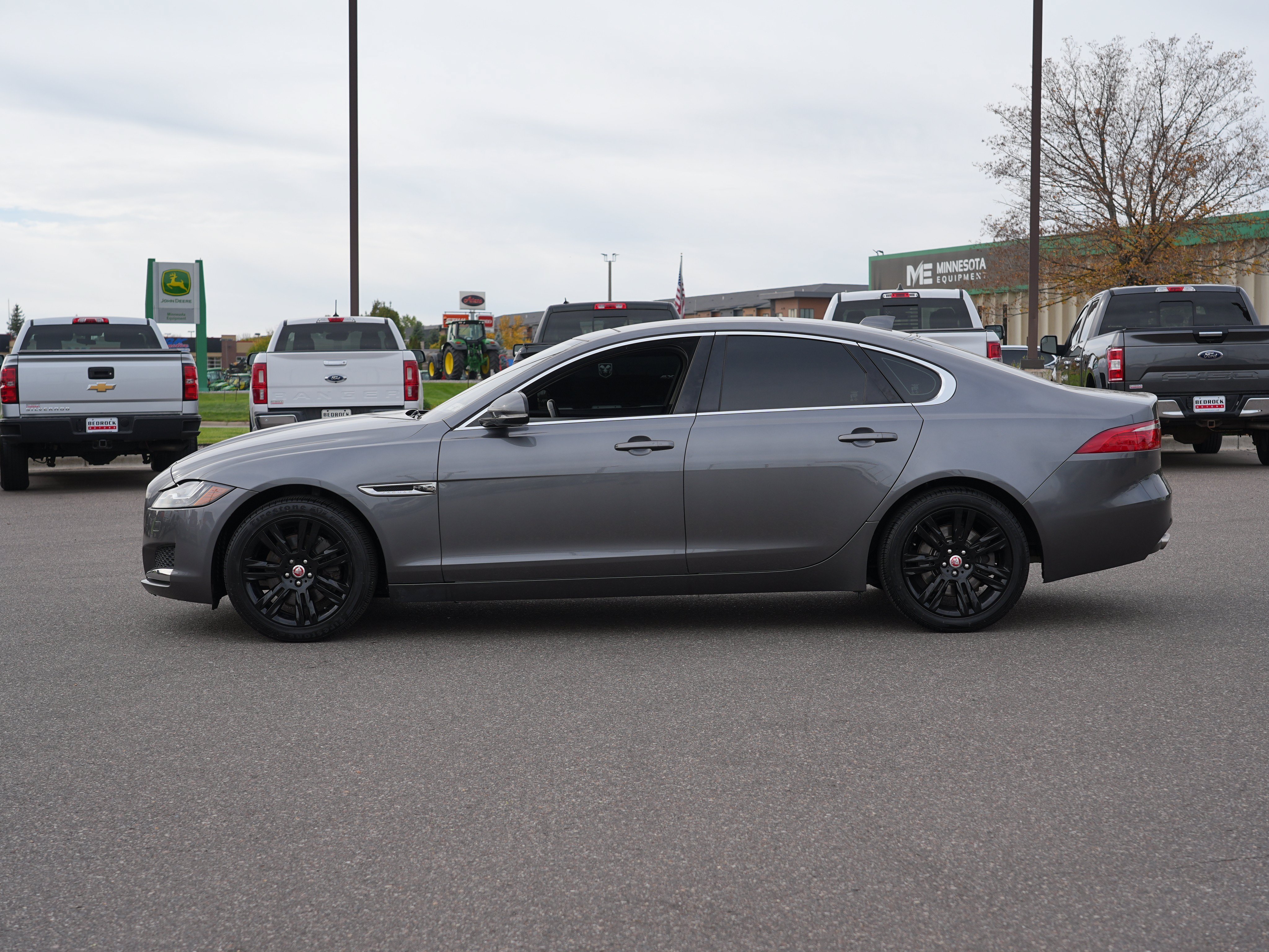 Used 2018 Jaguar XF Premium AWD/4WD image 6