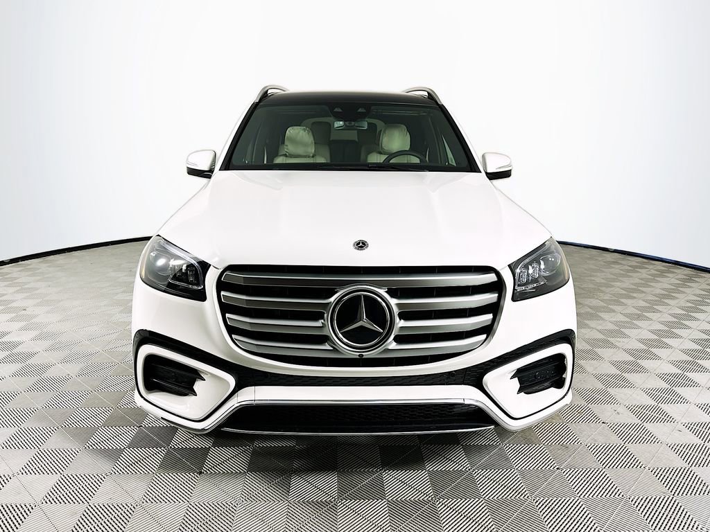 Used 2025 Mercedes-Benz GLS 580 4MATIC image 2