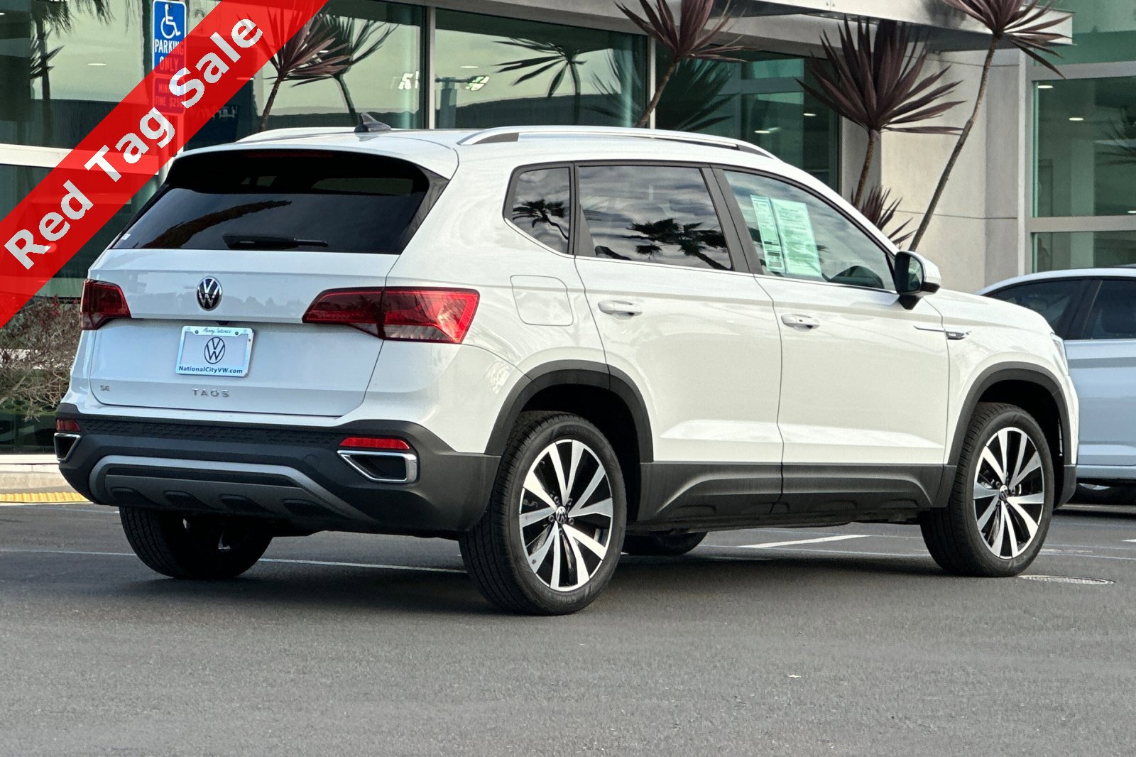 Certified 2024 Volkswagen Taos SE image 5