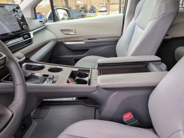 Certified 2023 Toyota Sienna XLE FWD image 26
