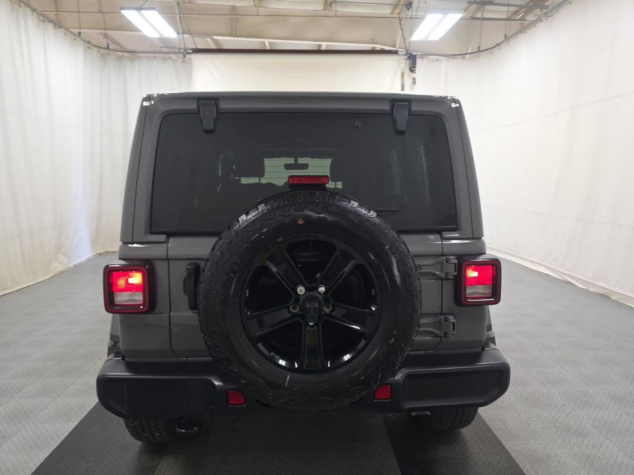 Used 2023 Jeep Wrangler Unlimited Sahara image 6