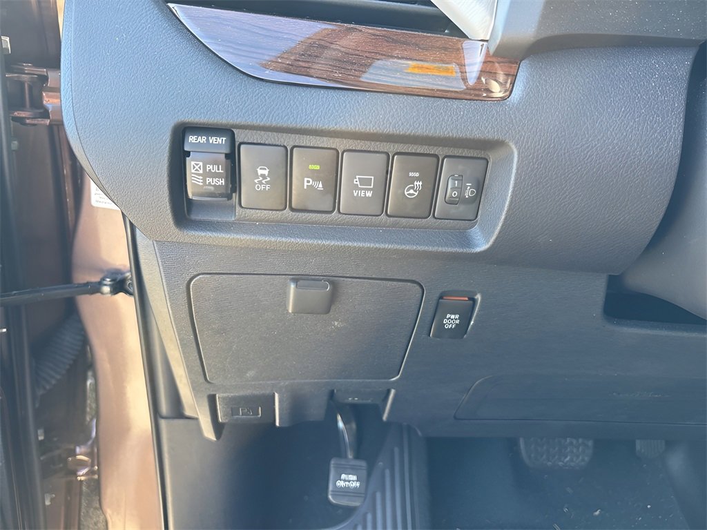 Used 2020 Toyota Sienna Limited Premium image 14