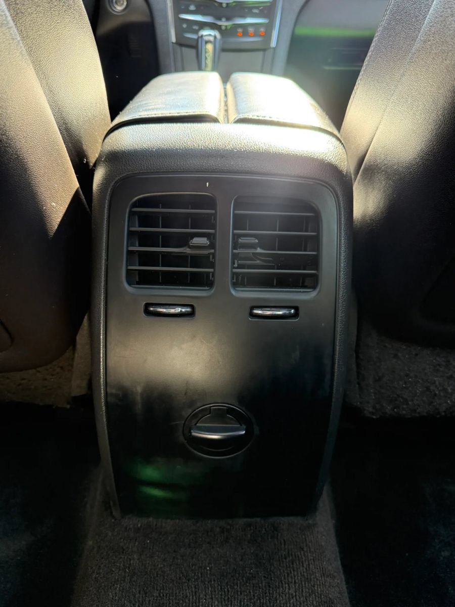 Used 2013 Lincoln MKS AWD image 24