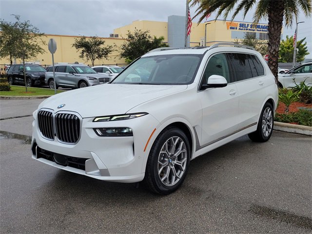 Used 2023 BMW X7 xDrive40i w/ Premium Package image 3