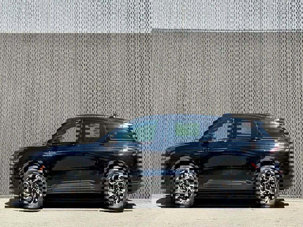 New 2025 Lincoln Nautilus Premier w/ Equipment Group 102A image 2