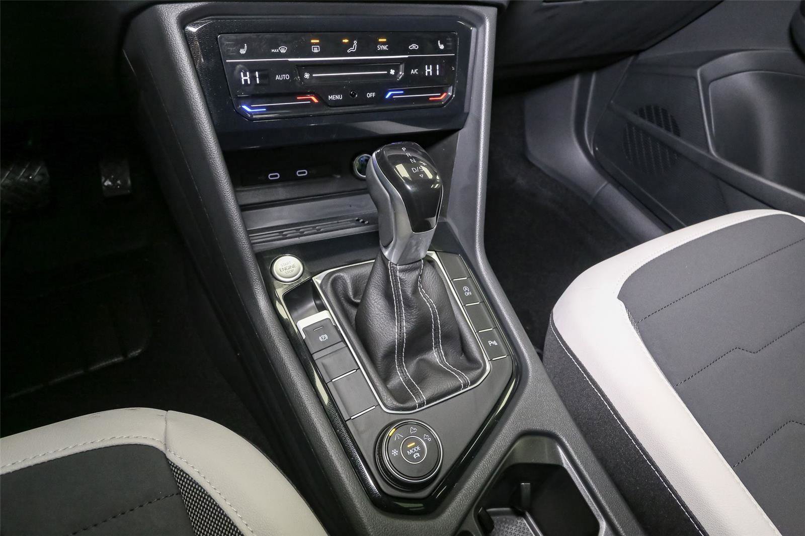 New 2025 Volkswagen Taos SE image 20