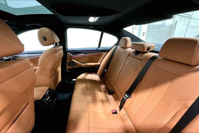 Used 2023 BMW 530i xDrive w/ Premium Package image 27