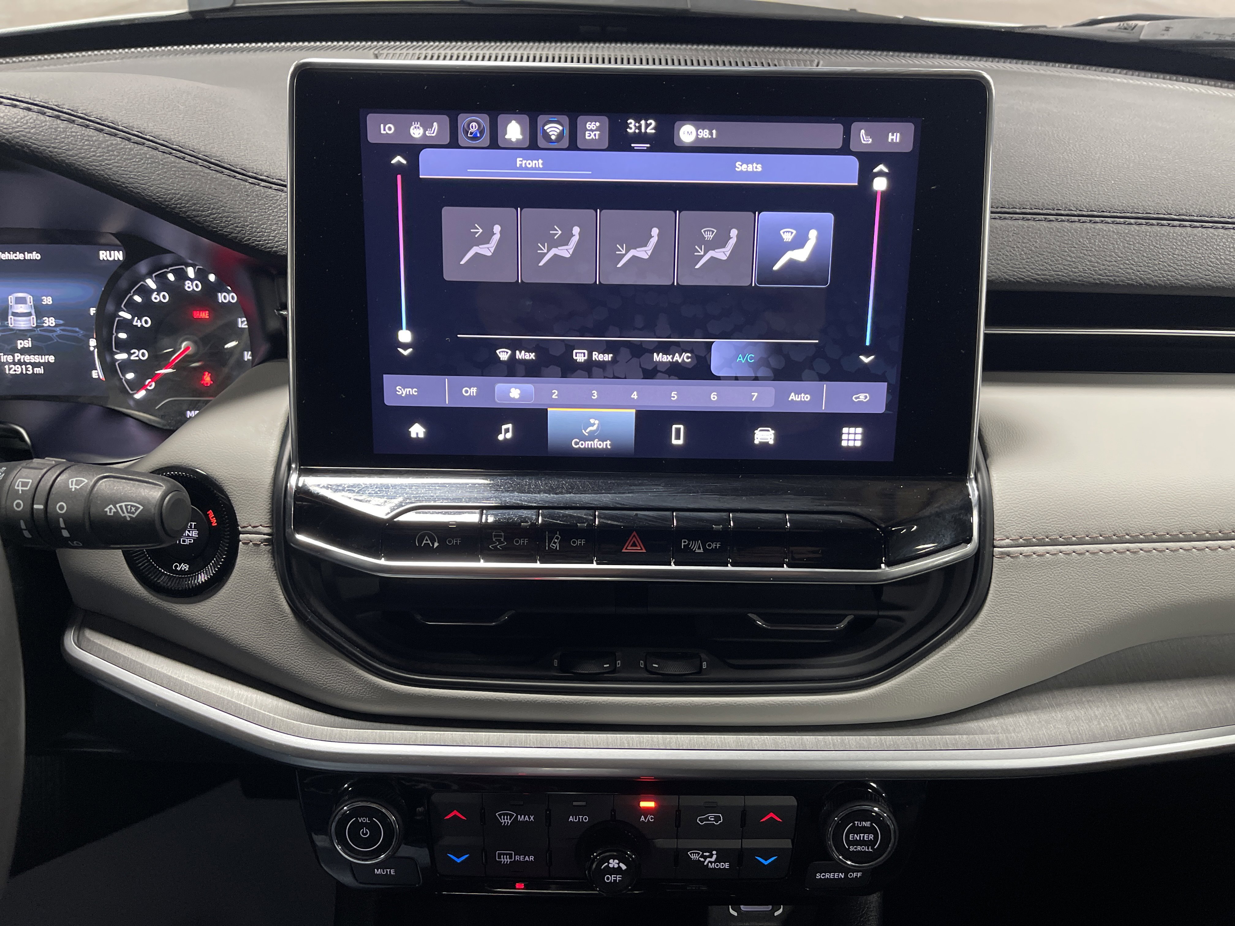 Used 2024 Jeep Compass Limited image 23