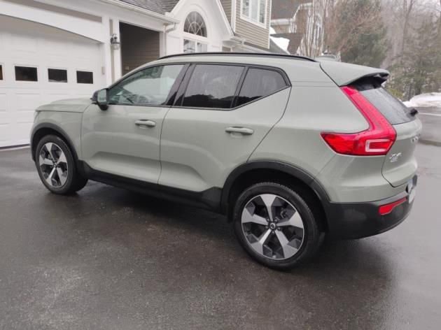 Used 2023 Volvo XC40 B5 Plus w/ Driver Assist Package image 2