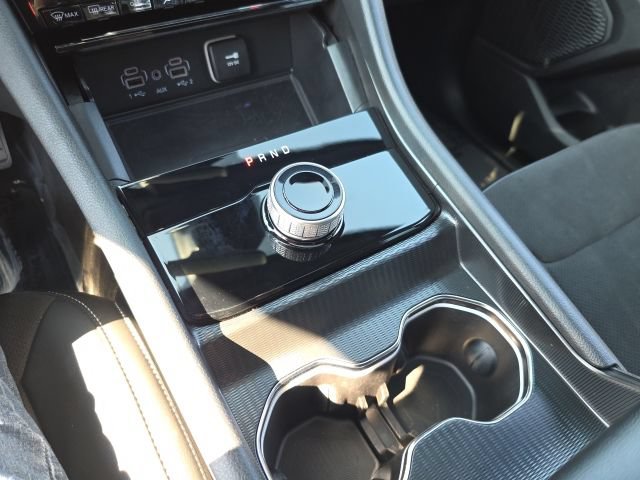 Used 2025 Jeep Grand Cherokee Altitude AWD/4WD image 24