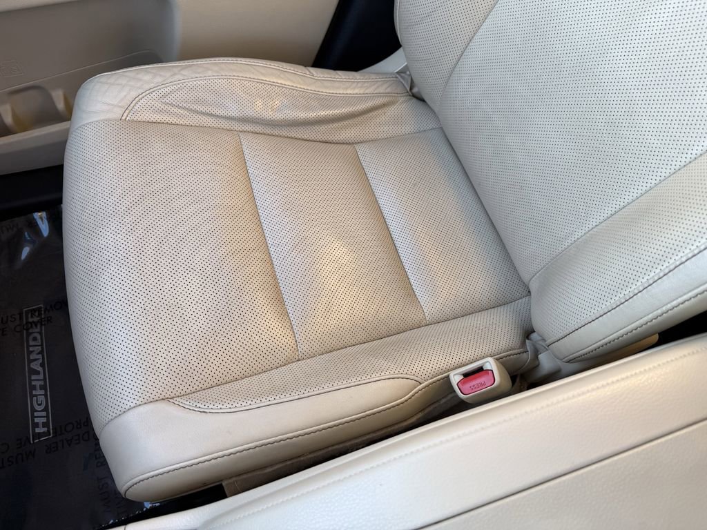 Used 2014 Toyota Highlander Limited image 31