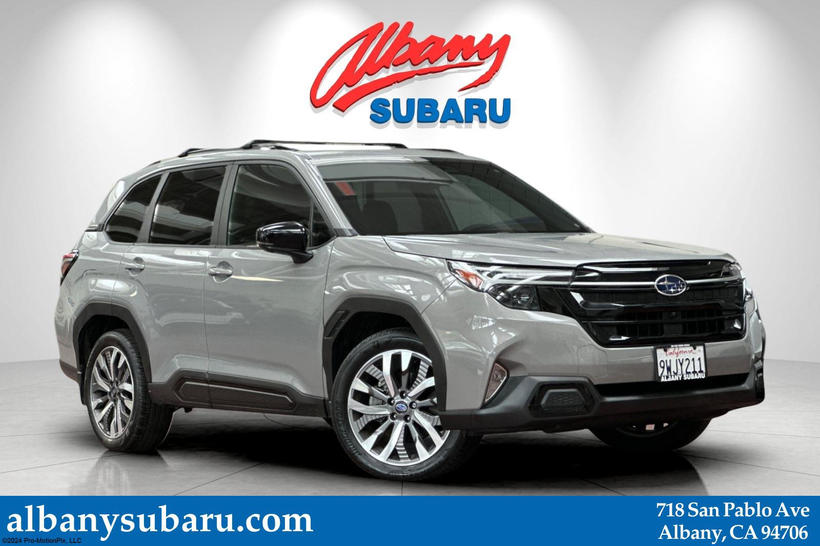 Used 2025 Subaru Forester Touring w/ Popular Package - Touring AWD/4WD image 1