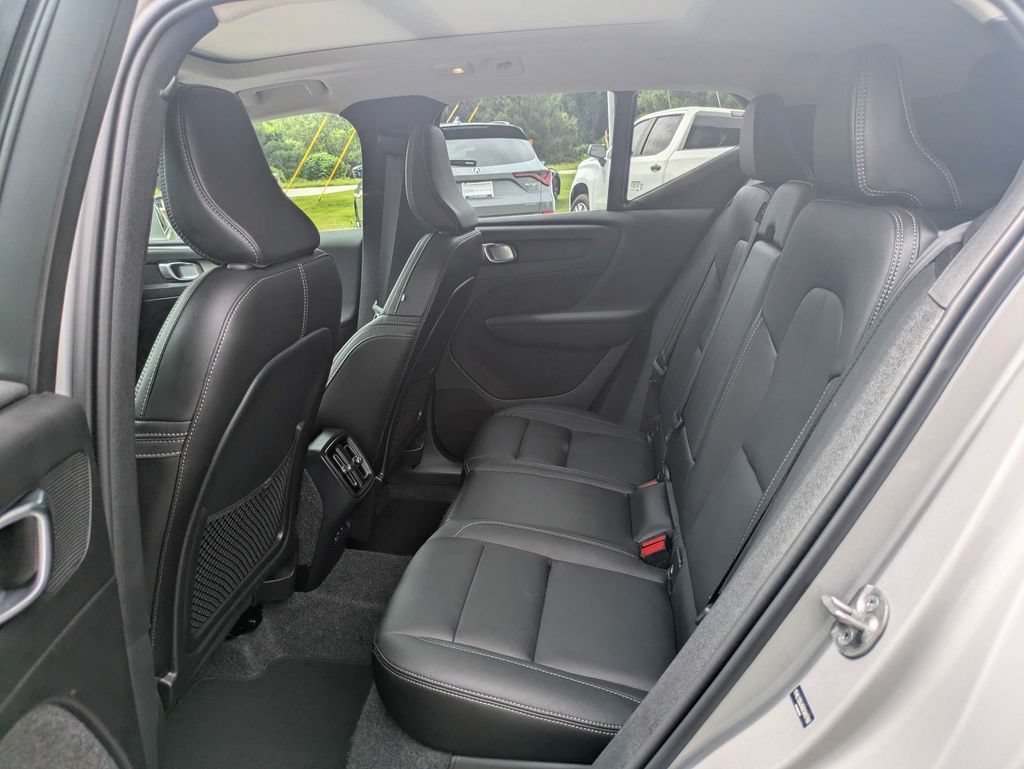 Certified 2025 Volvo XC40 B5 Core AWD/4WD image 15