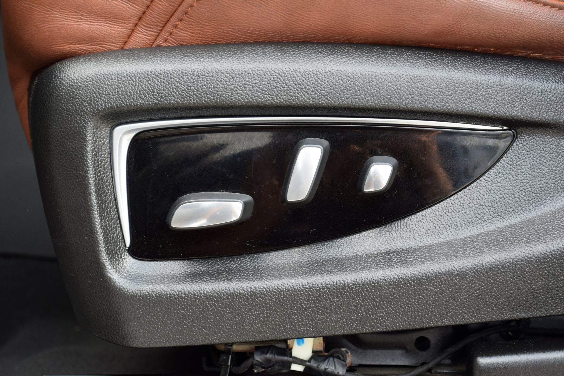 Used 2019 Cadillac Escalade ESV Luxury RWD image 16