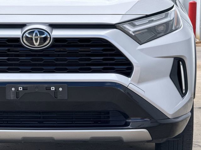 Used 2025 Toyota RAV4 XSE AWD/4WD image 9
