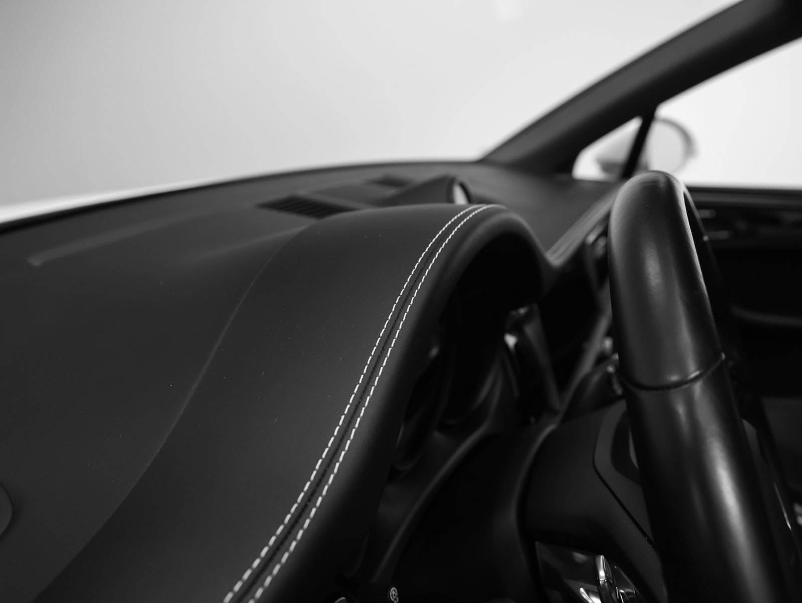 Certified 2023 Porsche Macan image 30