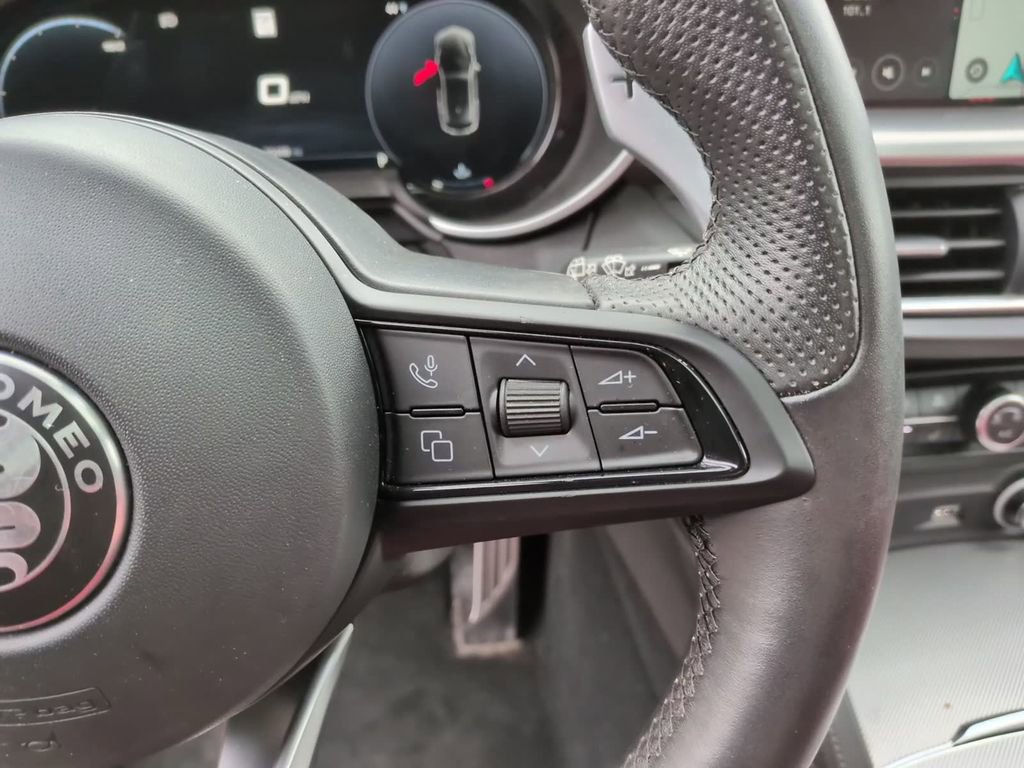 Used 2024 Alfa Romeo Stelvio Veloce AWD/4WD image 25