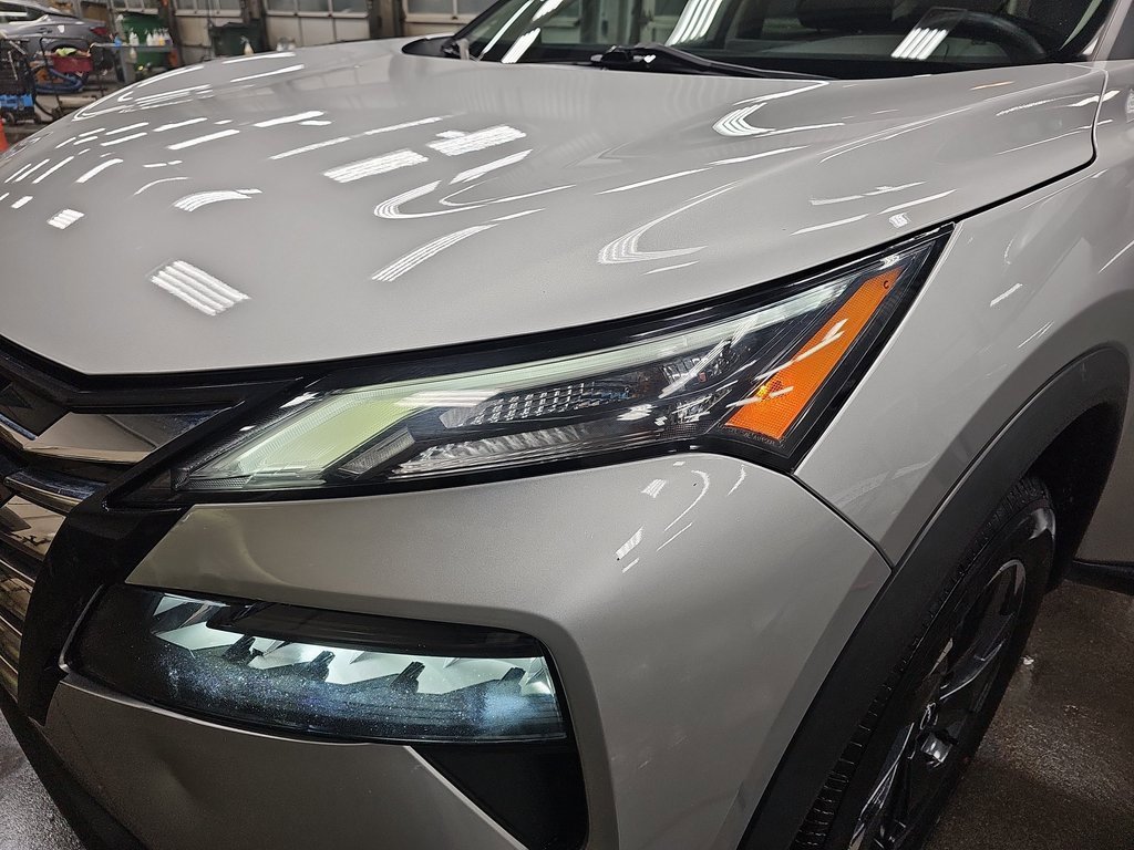 Used 2024 Nissan Rogue SV image 30