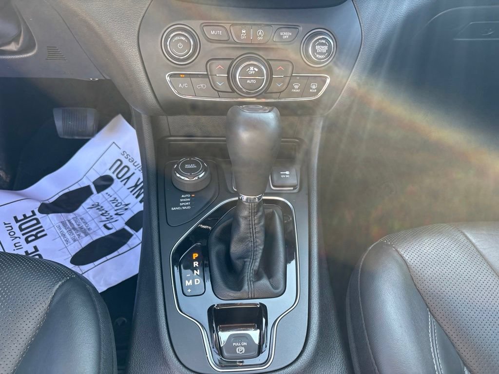 Used 2019 Jeep Cherokee Limited AWD/4WD image 22