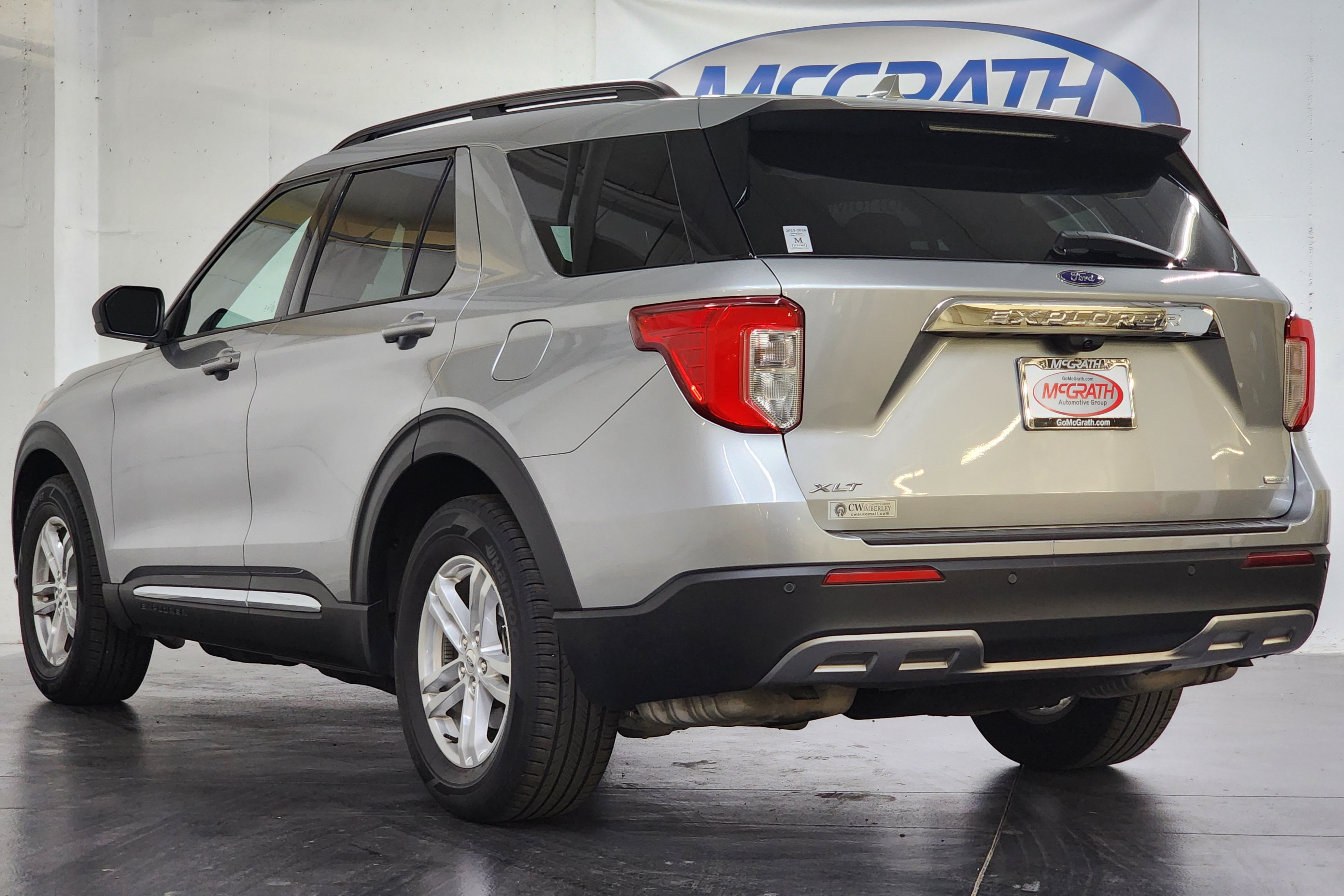 Used 2020 Ford Explorer XLT w/ Equipment Group 202A RWD image 8