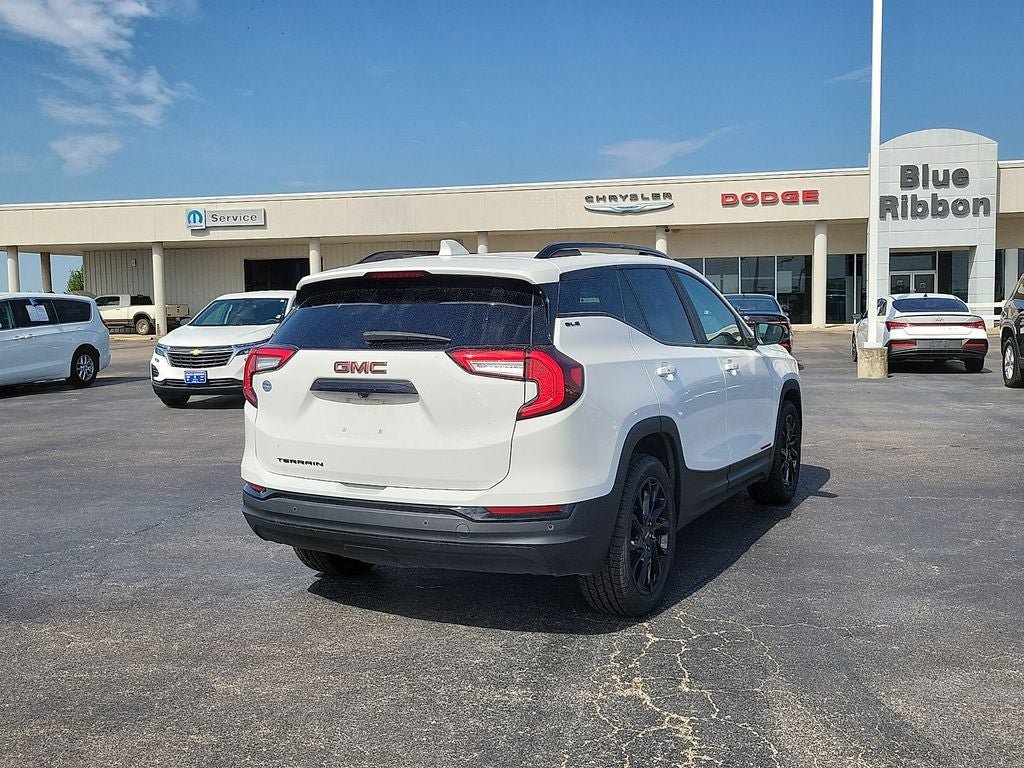 Used 2023 GMC Terrain SLE w/ Driver Convenience Package FWD image 5