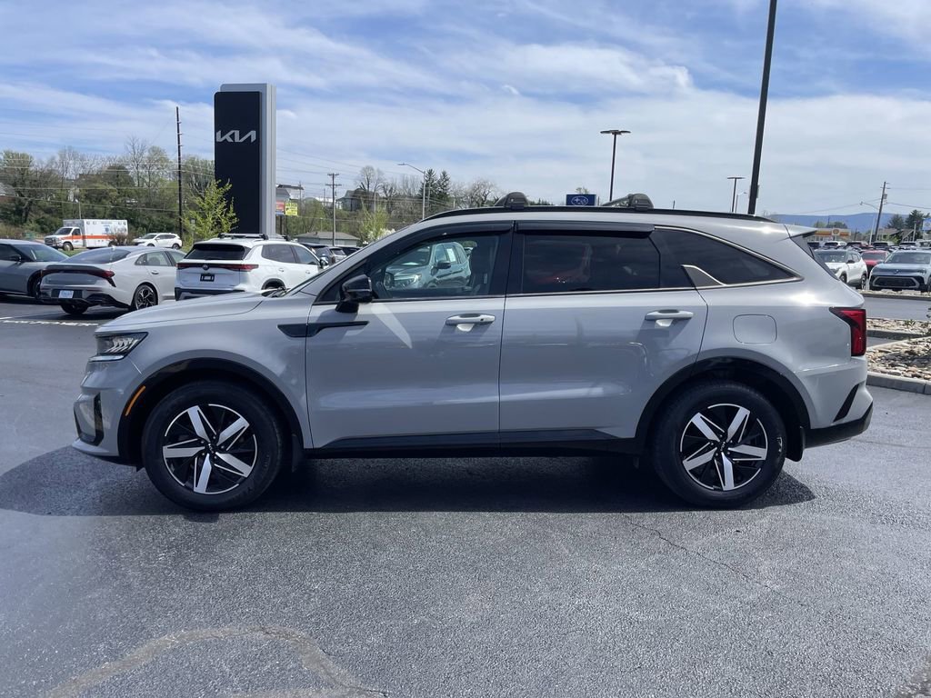 Certified 2022 Kia Sorento EX w/ Panoramic Sunroof Package image 3
