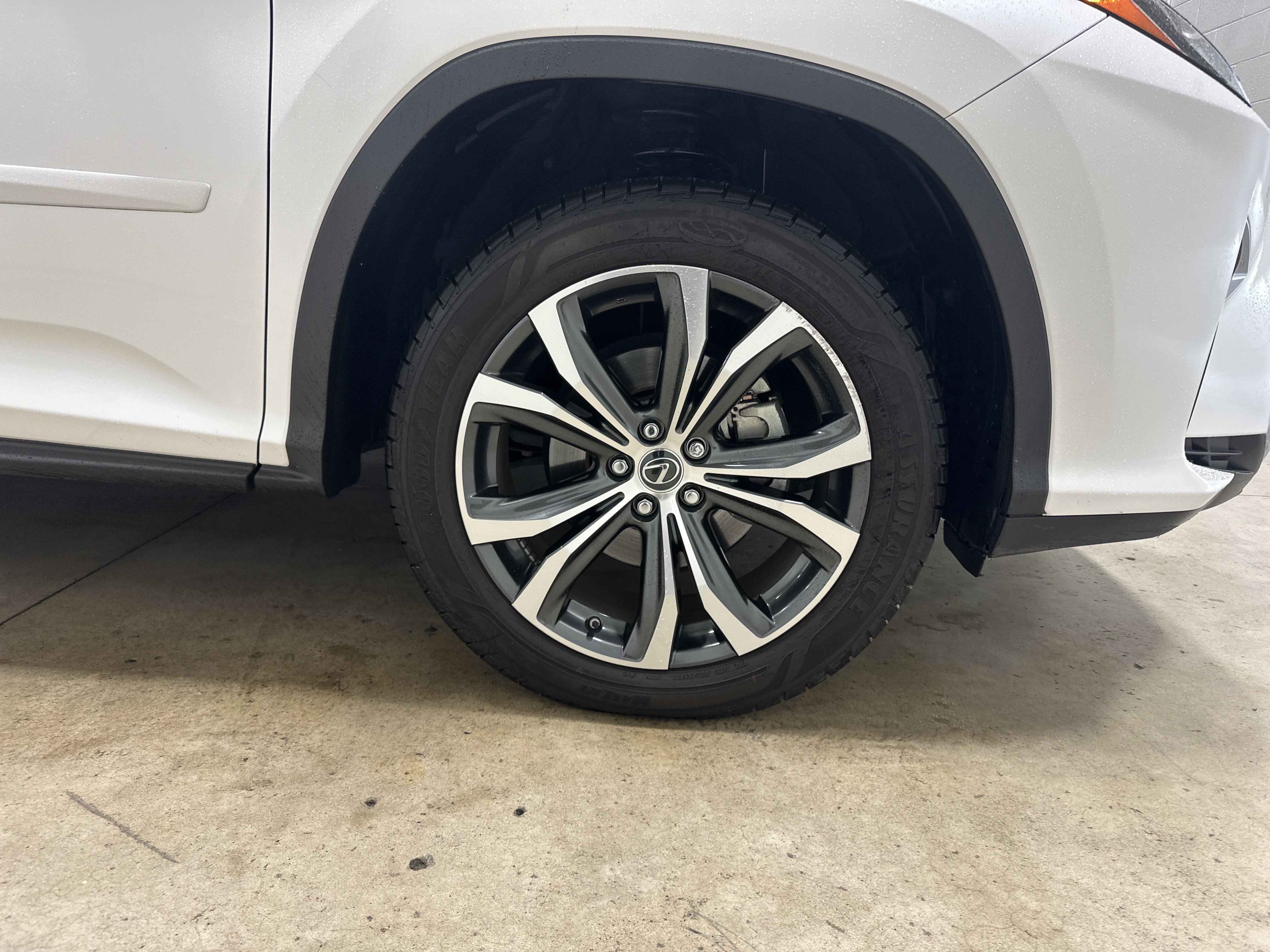 Used 2018 Lexus RX 350L AWD w/ Premium Package image 15