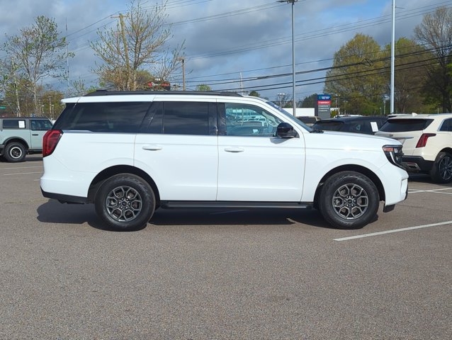 Used 2025 Ford Expedition Active RWD image 4
